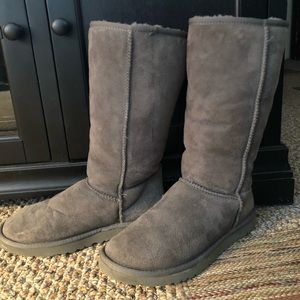 UGGs - Tall Grey - Size 8 - Lightly Used